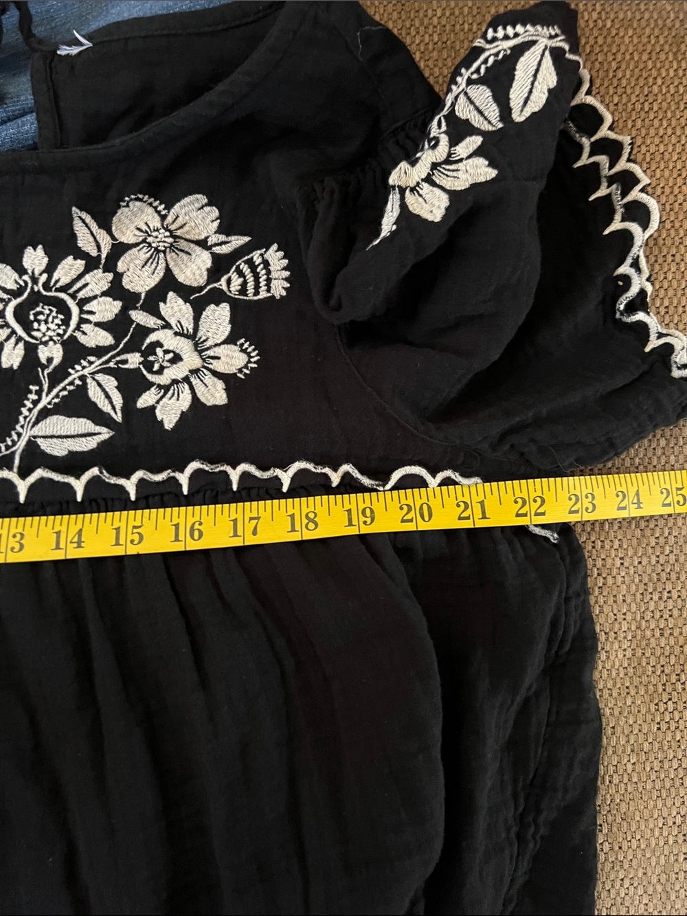 Old Navy XL Black Floral Embroidered Short Sleeve Peasant Top slub cotton - Picture 6 of 8